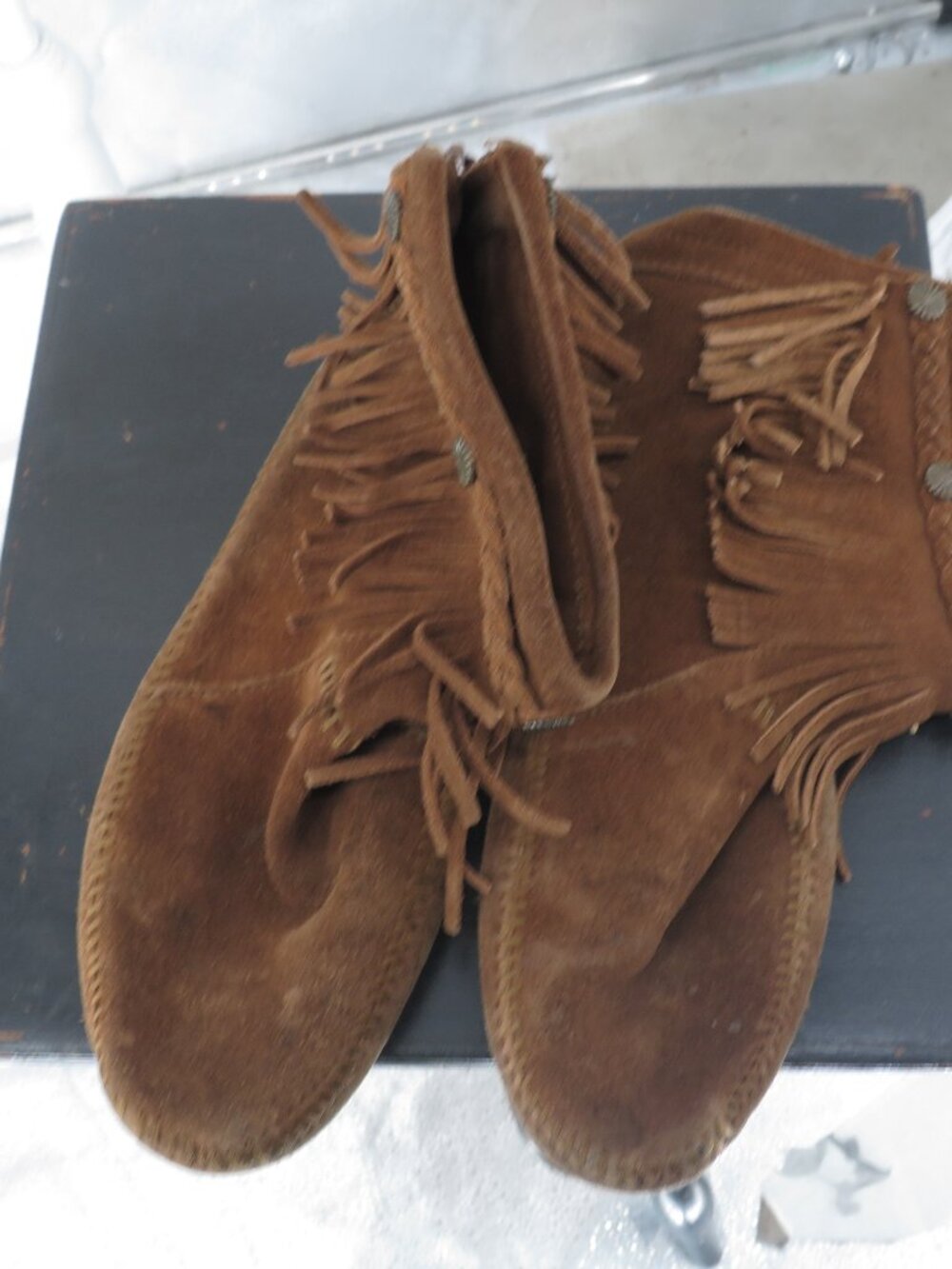 Minnetonka Fringe Suede Ankle Boots Brown Size 10 Zip Back Ankle Booties Boho